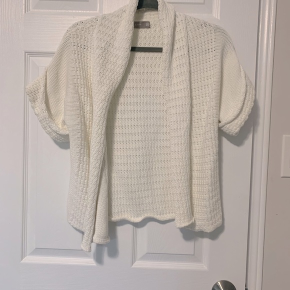 White knitted short sleeve sweater - Picture 1 of 4